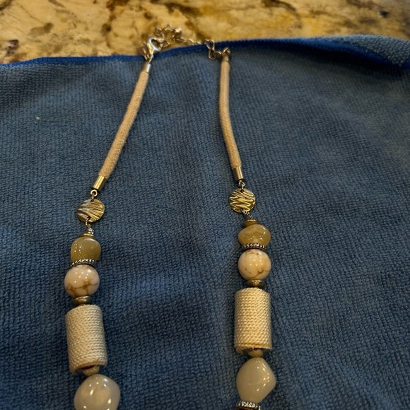 Ladies medallion necklace, silver and cream beaded handmade - Picture 3 of 3